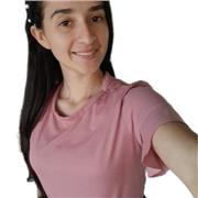 Niñera apoyar y ayudando con las tareas escolares